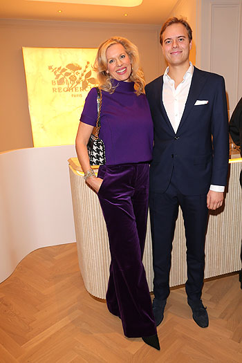 Inge Dietl mit Sohn Max Dietl  bei der Eröffnung der ersten Ambassade Biologique Recherche München am 11.12.2024(©Foto: Gisela Schober für Biologique Recherche PR via Getty Images) 